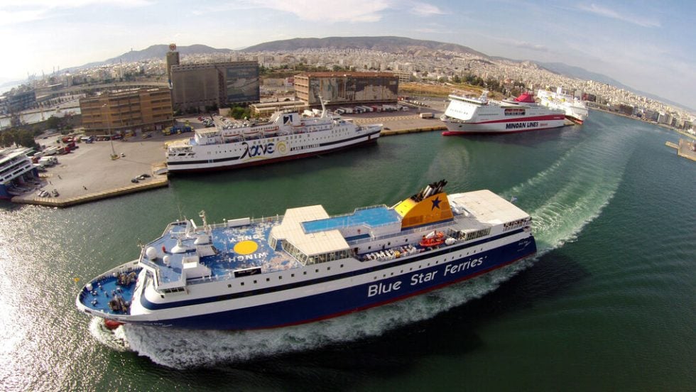 ploia limani peiraias